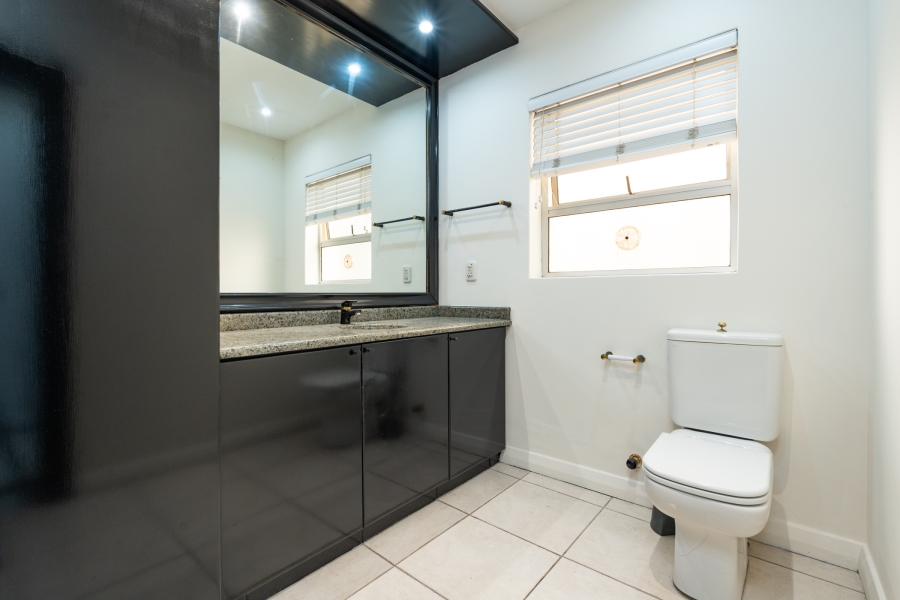 To Let 4 Bedroom Property for Rent in Sea Point Western Cape